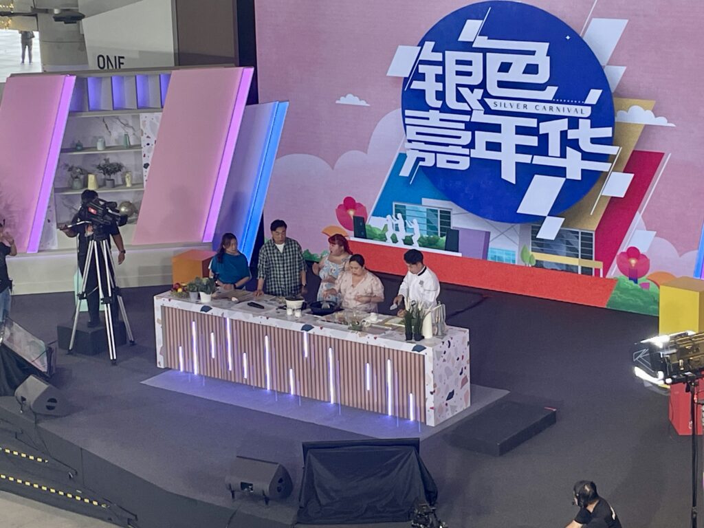 银色嘉年华2025